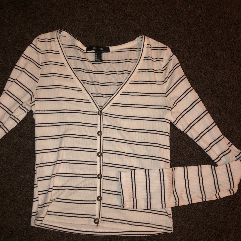 Fitted long sleeve.